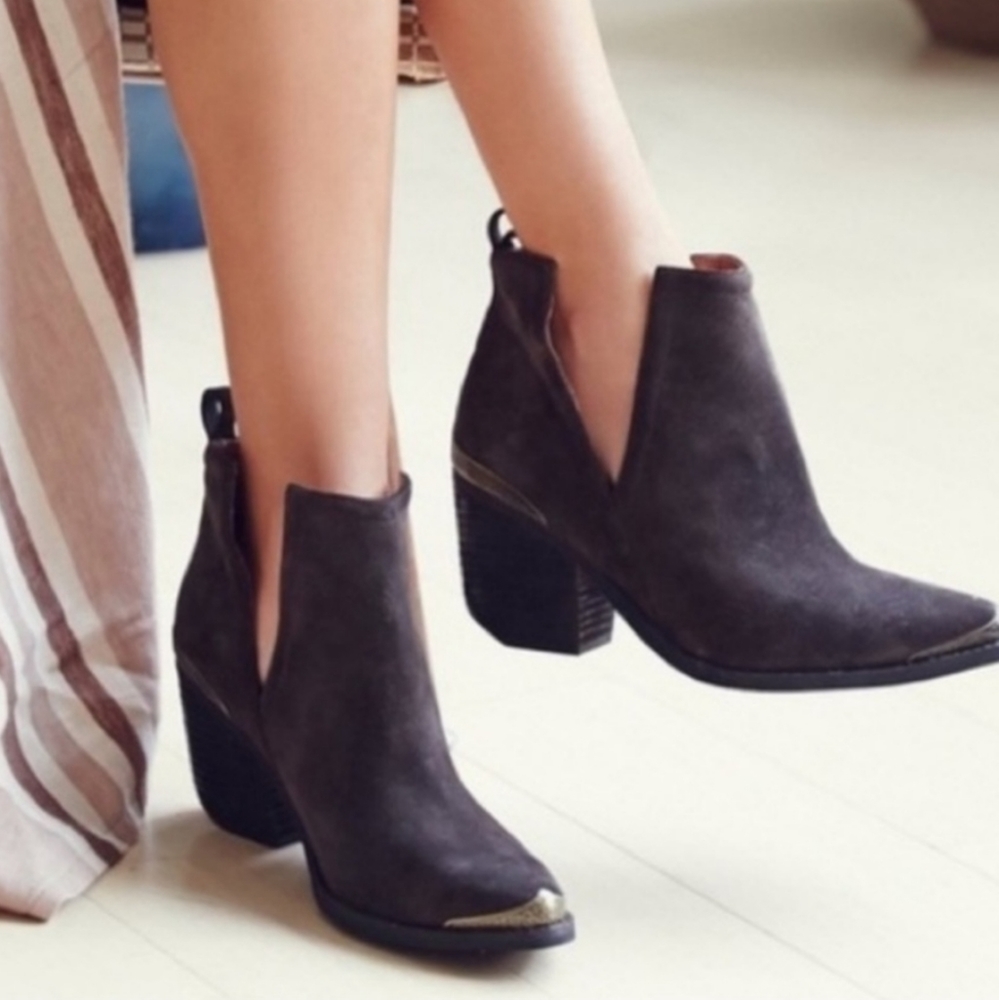 Cowboy Detail Black Boots